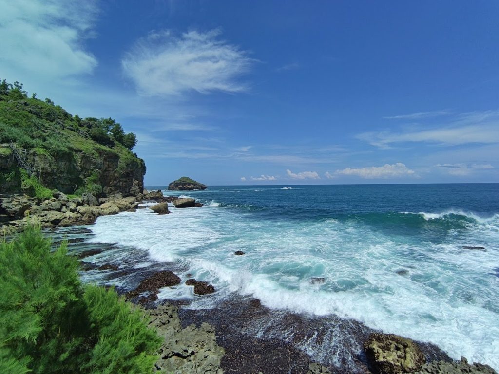 Sejarah dan Latar Belakang Pantai Jogan Sejarah dan Latar Belakang Pantai Jogan