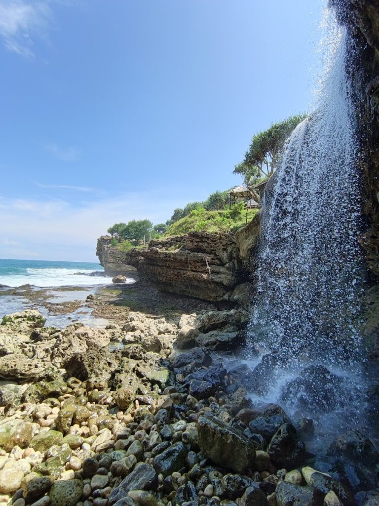 Tips Berkunjung ke Pantai Jogan Tips Berkunjung ke Pantai Jogan
