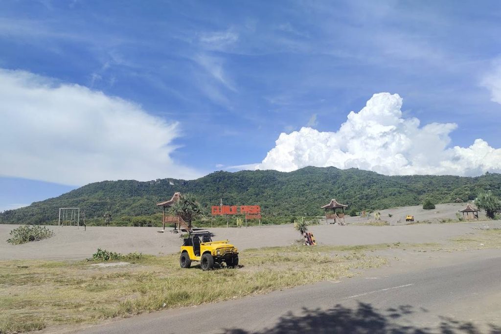 Gumuk Pasir Parangkusumo: Keajaiban Alam Eksotis di Bantul, Yogyakarta Gumuk Pasir Parangkusumo: Keajaiban Alam Eksotis di Bantul, Yogyakarta