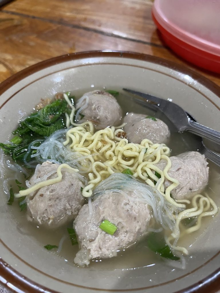 Menu Bakso & Mie Ayam Idolaku Taman Siswa tak hanya menyajikan bakso sapi biasa, tetapi juga menawarkan varian seperti bakso iga dan bakso rusuk, yang menjadi favorit banyak pengunjung. Menu Bakso & Mie Ayam Idolaku Taman Siswa tak hanya menyajikan bakso sapi biasa, tetapi juga menawarkan varian seperti bakso iga dan bakso rusuk, yang menjadi favorit banyak pengunjung.