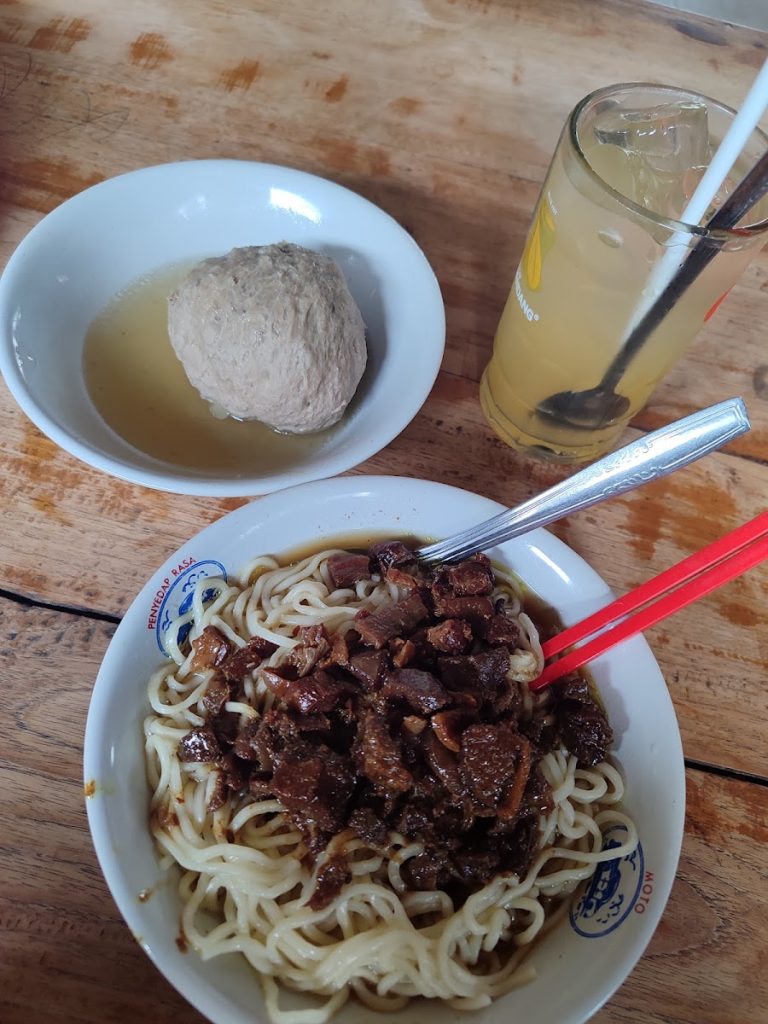 Bakso & Mie Ayam Idolaku: Kuliner Khas Jogja yang Patut Dicicipi Bakso & Mie Ayam Idolaku: Kuliner Khas Jogja yang Patut Dicicipi