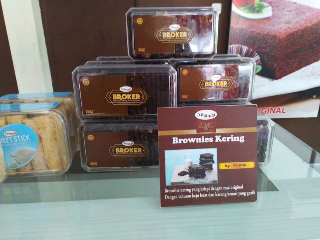 Brownies Amanda Jl. Kaliurang: Pusat Oleh-oleh Modern di Kawasan Utara Yogyakarta Brownies Amanda Jl. Kaliurang: Pusat Oleh-oleh Modern di Kawasan Utara Yogyakarta