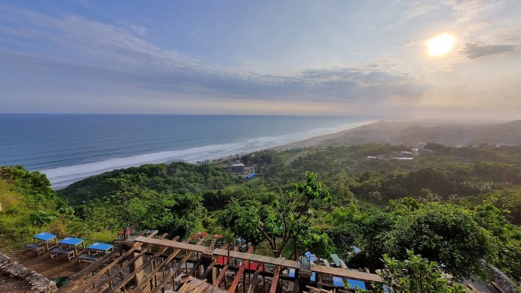 Daya Tarik Wisata dan Pesona Alam Bukit Paralayang Watugupit