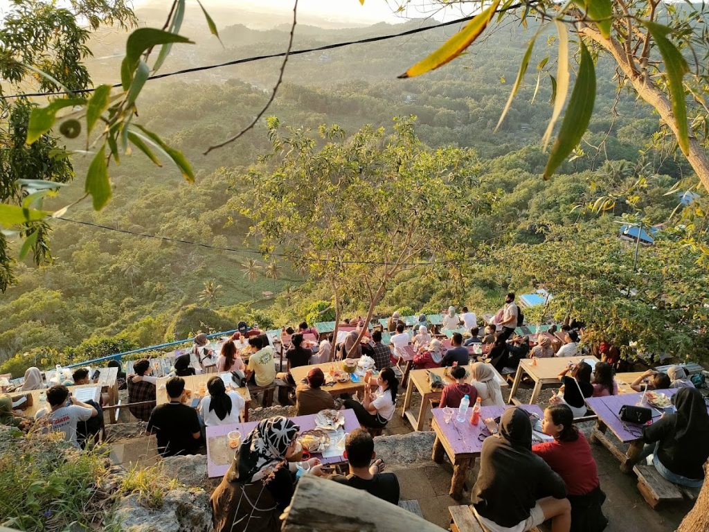 Informasi Harga Tiket dan Jam Operasional Bukit Paralayang Watugupit