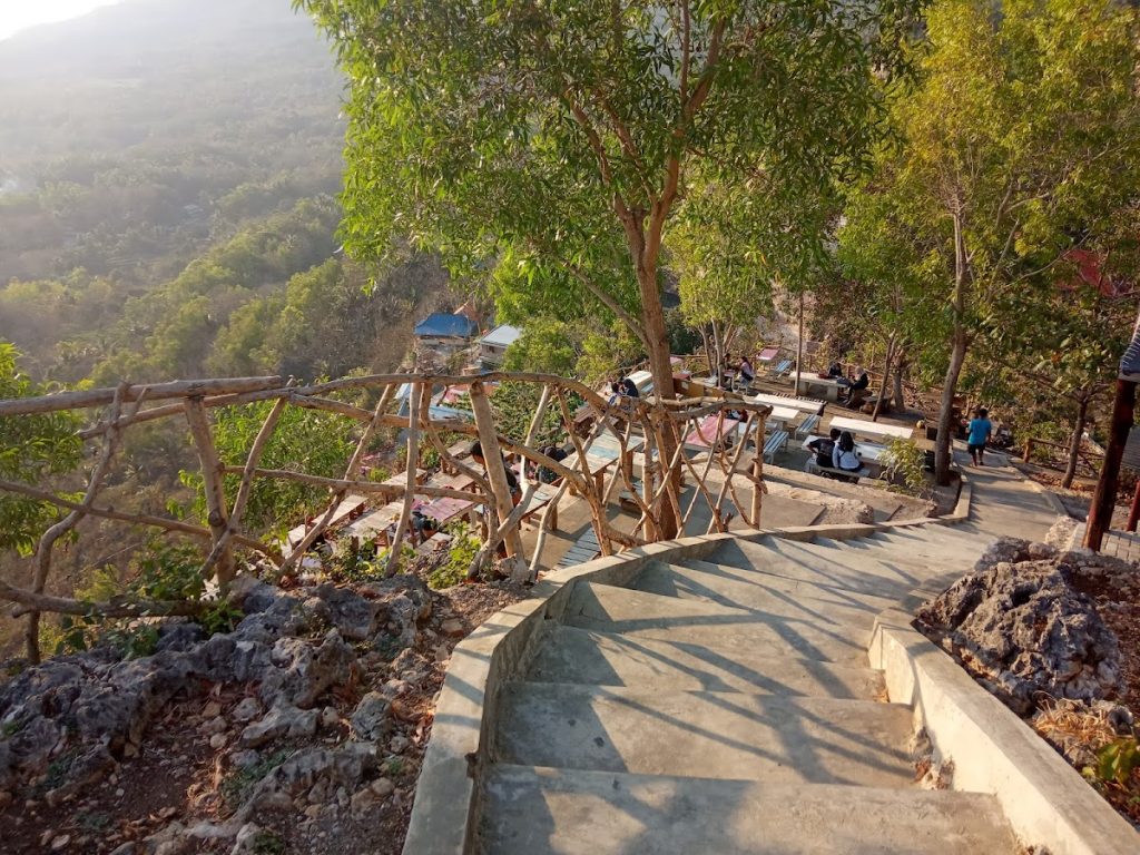 Bukit Paralayang Watugupit: Wisata Spot Sunset Eksotis di Jogja