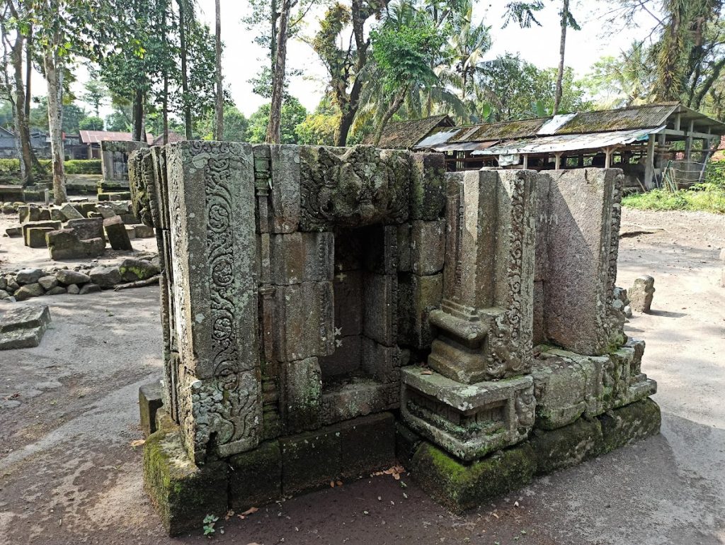 Candi Morangan memiliki peran penting dalam pengembangan pariwisata sejarah di Kabupaten Sleman. Candi Morangan memiliki peran penting dalam pengembangan pariwisata sejarah di Kabupaten Sleman.
