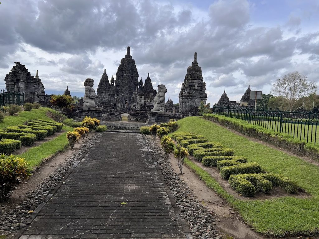 Sejarah dan Asal-usul Candi Sewu Sejarah dan Asal-usul Candi Sewu