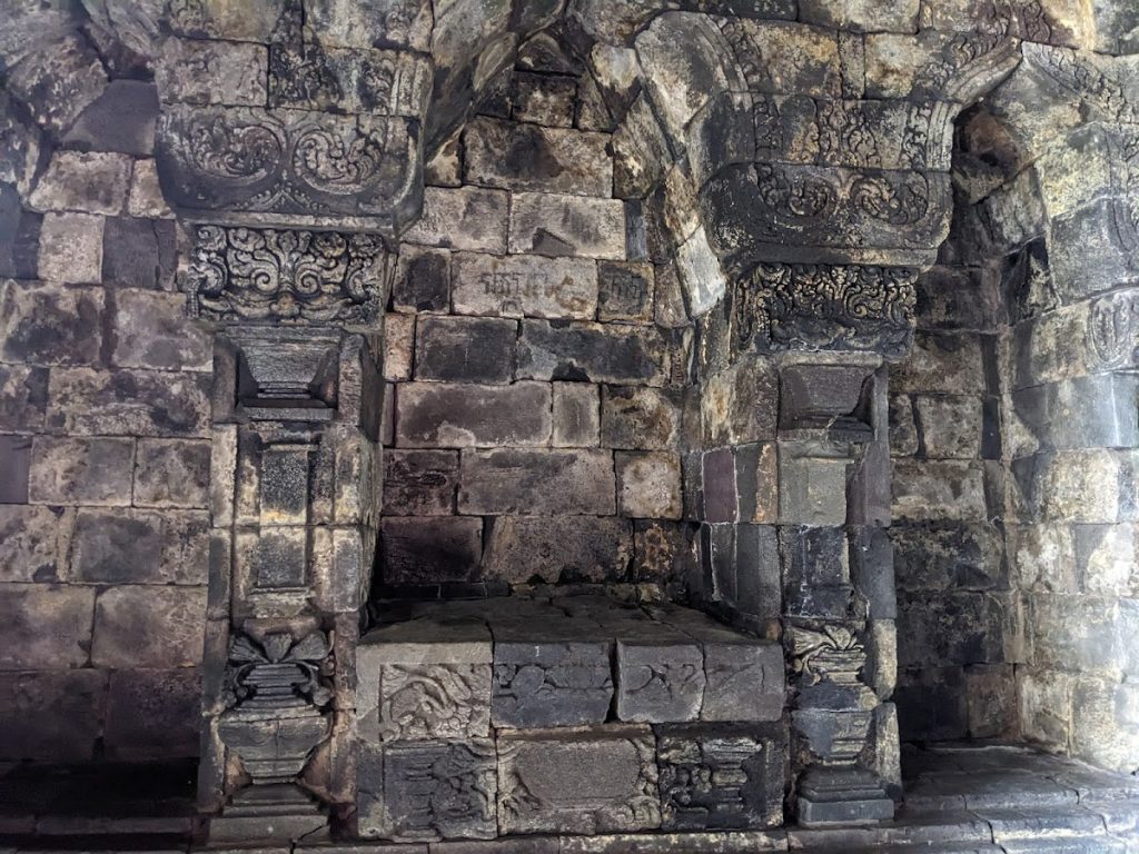 Candi Sewu: Keagungan Warisan Budaya Buddha Abad ke-8 di Tanah Jawa Candi Sewu: Keagungan Warisan Budaya Buddha Abad ke-8 di Tanah Jawa