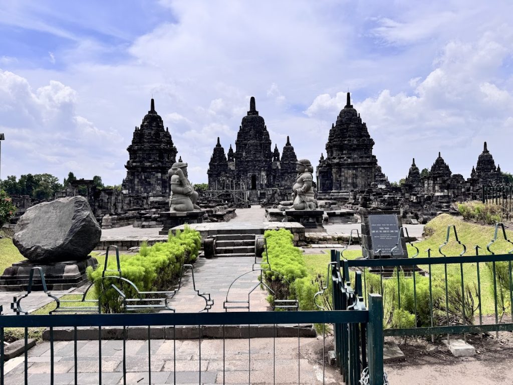Keunikan Arsitektur Candi Induk Candi Sewu Keunikan Arsitektur Candi Induk Candi Sewu