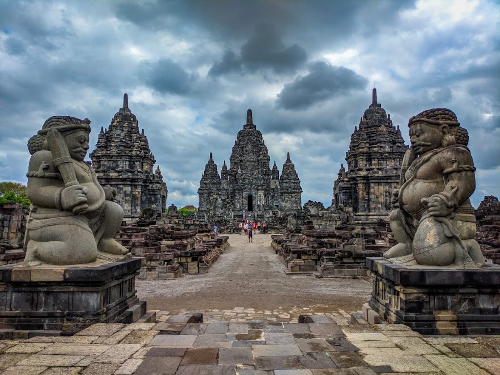 Candi Sewu: Keagungan Warisan Budaya Buddha Abad ke-8 di Tanah Jawa Candi Sewu: Keagungan Warisan Budaya Buddha Abad ke-8 di Tanah Jawa