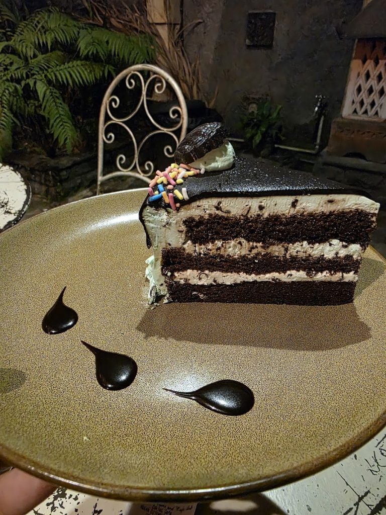 Coklat Cafe Jogja mengusung konsep kuliner yang sangat khas: seluruh sajian utamanya berbasis cokelat. Coklat Cafe Jogja mengusung konsep kuliner yang sangat khas: seluruh sajian utamanya berbasis cokelat.