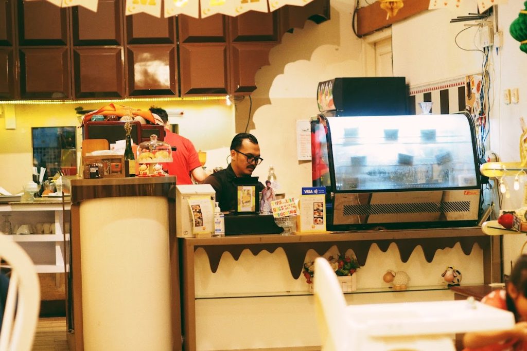 Suasana Coklat Cafe Jogja: Nyaman, Homey, dan Instagramable Suasana Coklat Cafe Jogja: Nyaman, Homey, dan Instagramable
