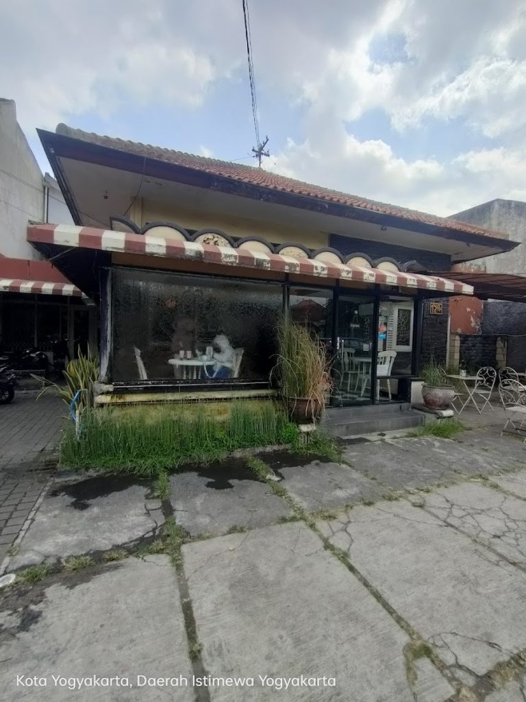 Coklat Cafe destinasi kuliner yang sangat ideal untuk segala aktivitas, baik untuk mengisi waktu luang maupun menyelesaikan pekerjaan. Coklat Cafe destinasi kuliner yang sangat ideal untuk segala aktivitas, baik untuk mengisi waktu luang maupun menyelesaikan pekerjaan.