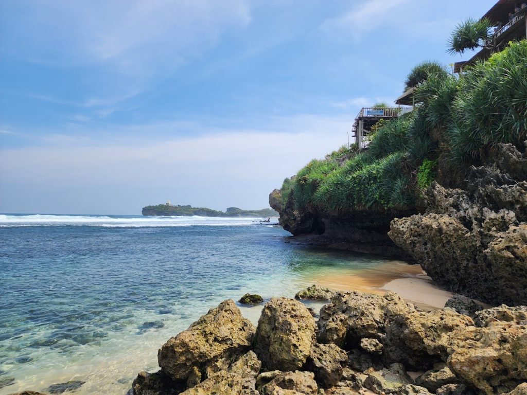 Eksotisme Pantai Sadranan: Surga Bahari di Gunungkidul Yogyakarta Eksotisme Pantai Sadranan: Surga Bahari di Gunungkidul Yogyakarta