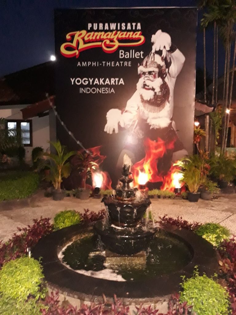 Pengalaman Budaya: Makan Malam Ditemani Sendratari Ramayana Pengalaman Budaya: Makan Malam Ditemani Sendratari Ramayana