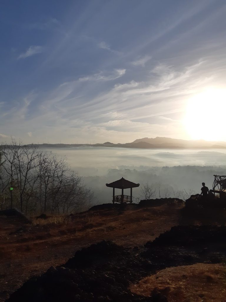 Tips Berkunjung ke Gunung Ireng: Persiapan untuk Menikmati Alam dengan Bijak Tips Berkunjung ke Gunung Ireng: Persiapan untuk Menikmati Alam dengan Bijak