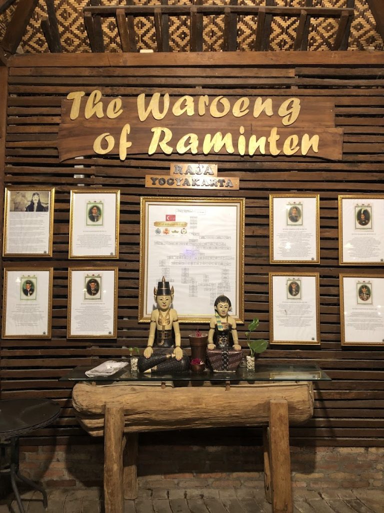 Fasilitas dan Layanan House of Raminten: Mengedepankan Kenyamanan dan Kekhasan Fasilitas dan Layanan House of Raminten: Mengedepankan Kenyamanan dan Kekhasan