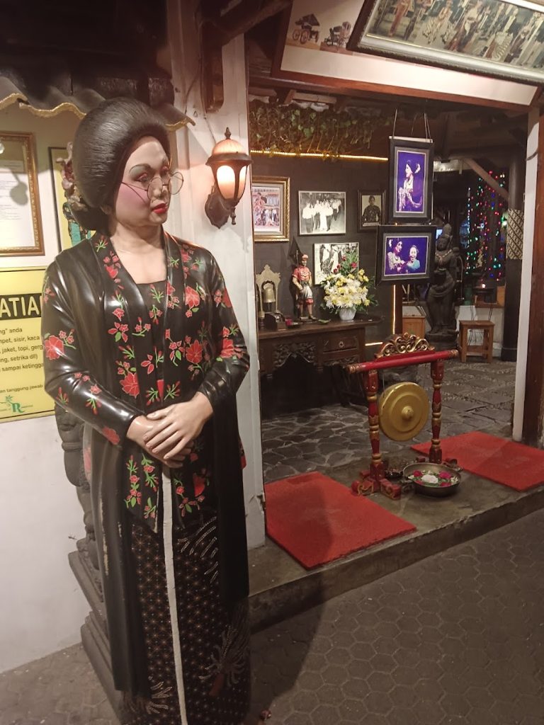 Ulasan Pengunjung House of Raminten Ulasan Pengunjung House of Raminten