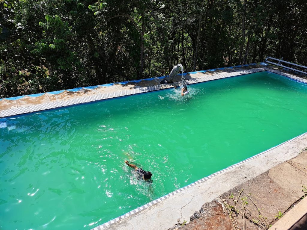 Salah satu nilai tambah dari Kolam Renang Gunung Kendil adalah adanya kolam khusus yang diperuntukkan sebagai tempat terapi air. Salah satu nilai tambah dari Kolam Renang Gunung Kendil adalah adanya kolam khusus yang diperuntukkan sebagai tempat terapi air.