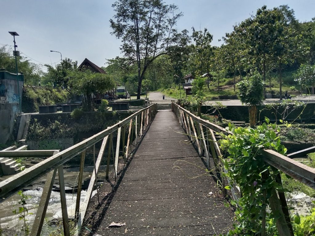 Aktivitas Wisata yang Menarik di Kawasan Lava Bantal Aktivitas Wisata yang Menarik di Kawasan Lava Bantal