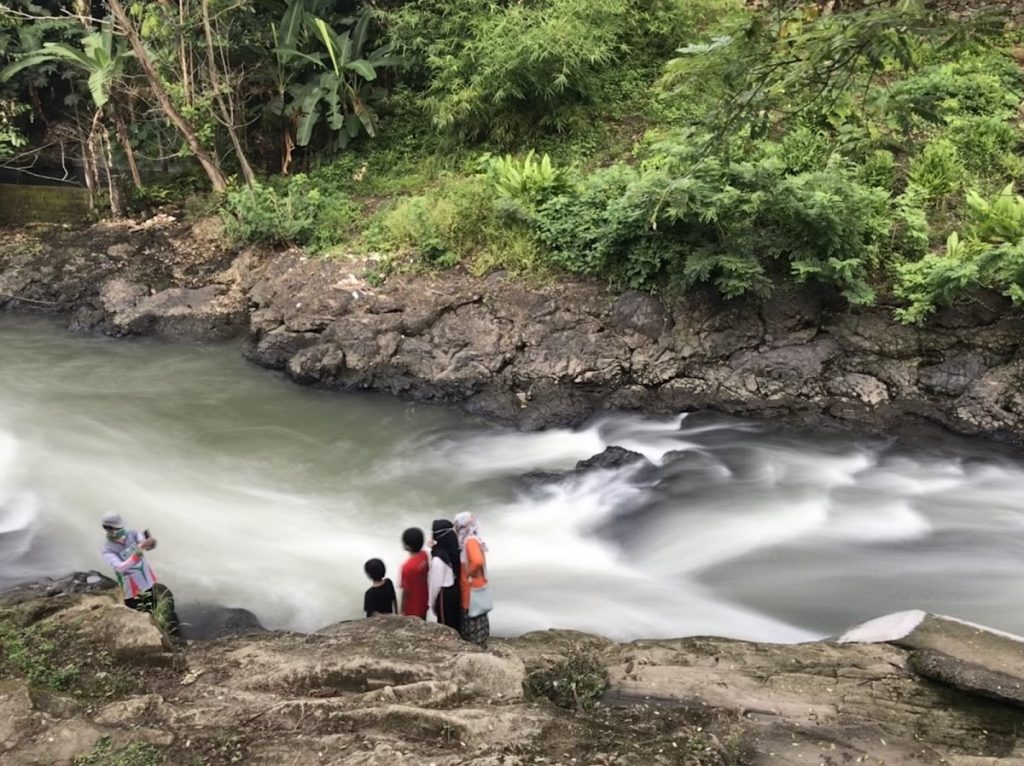 Bagi pecinta fotografi, Lava Bantal adalah surga tersembunyi. Bagi pecinta fotografi, Lava Bantal adalah surga tersembunyi.