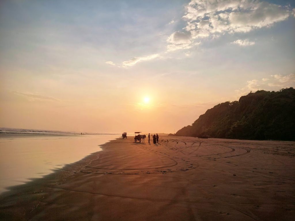 Tips Liburan ke Pantai Parangendog Tips Liburan ke Pantai Parangendog
