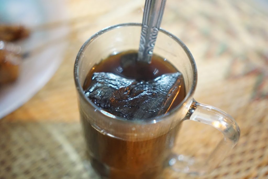 Apakah Kopi Joss Aman Dikonsumsi? Fakta Ilmiah tentang Arang Panas dalam Kopi Apakah Kopi Joss Aman Dikonsumsi? Fakta Ilmiah tentang Arang Panas dalam Kopi