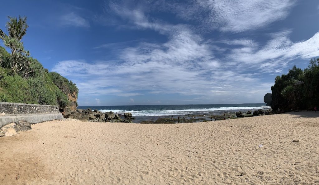 Aktivitas Wisata di Pantai Ngedan Aktivitas Wisata di Pantai Ngedan