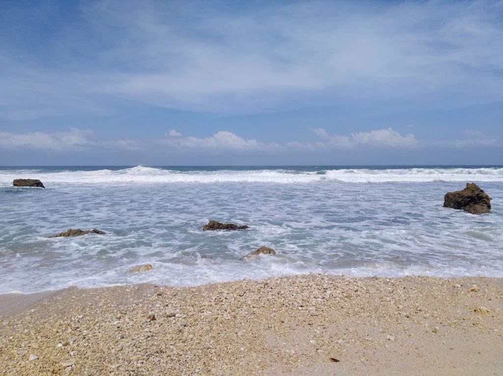 Tips Berkunjung ke Pantai Ngedan Tips Berkunjung ke Pantai Ngedan