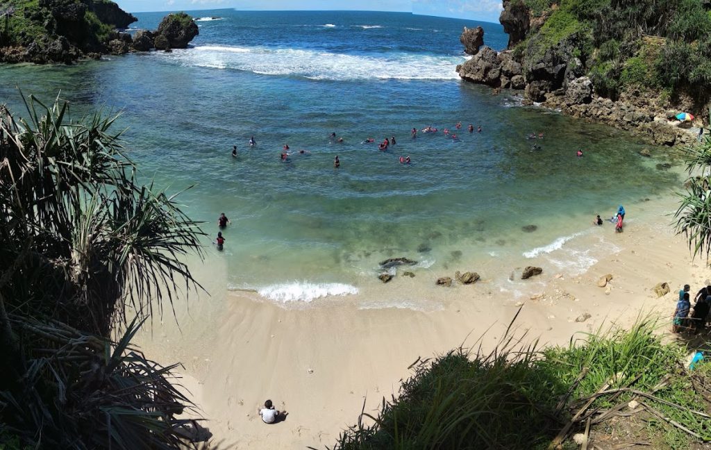 Mengapa Pantai Nglambor Layak Dijadikan Surga Snorkeling? Mengapa Pantai Nglambor Layak Dijadikan Surga Snorkeling?