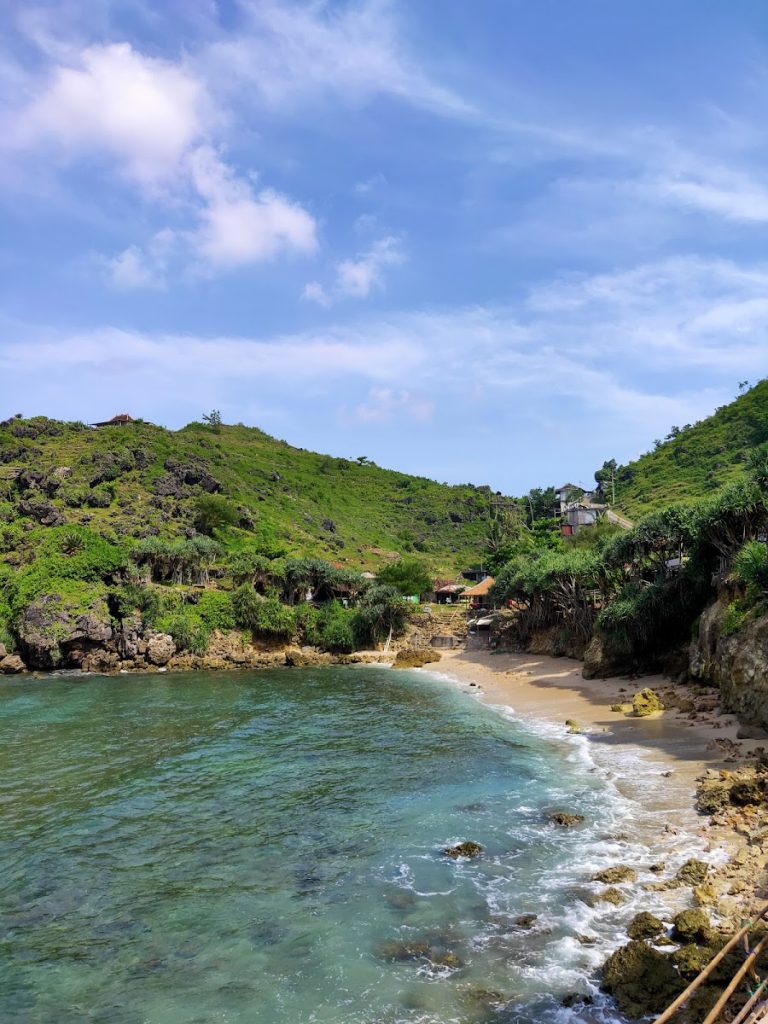 Pantai Nglambor: Surga Snorkeling yang Tersembunyi di Selatan Jogja Pantai Nglambor: Surga Snorkeling yang Tersembunyi di Selatan Jogja