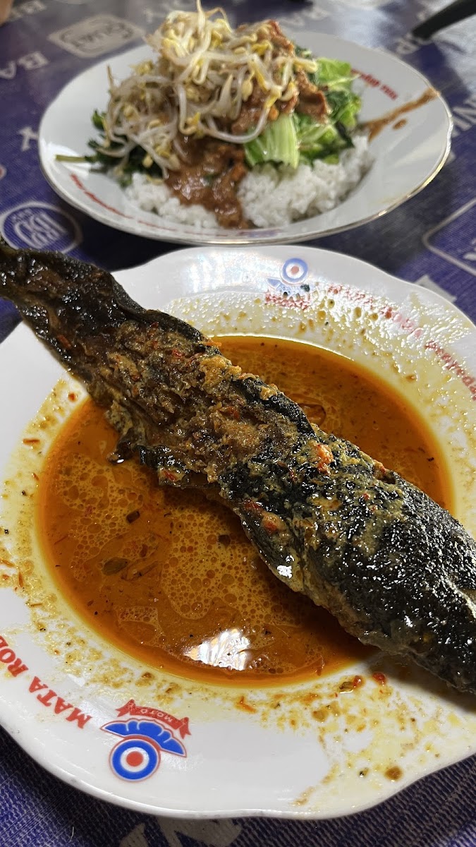 Menu Utama: Pecel Khas dengan Sentuhan Rasa Otentik Menu Utama: Pecel Khas dengan Sentuhan Rasa Otentik