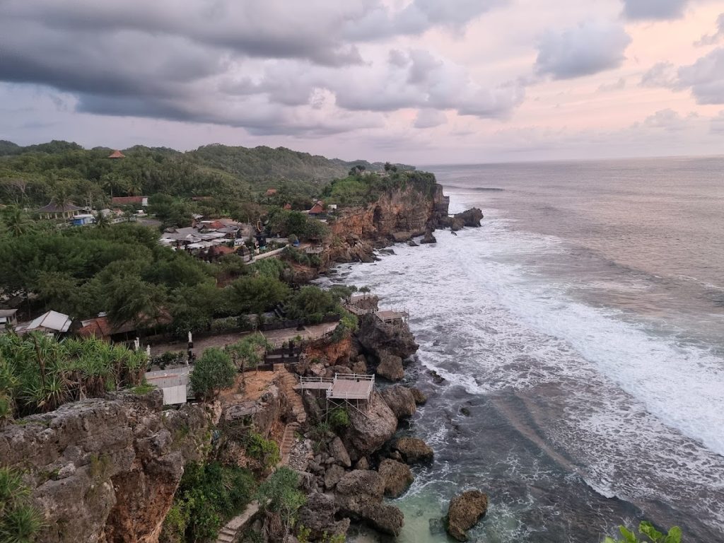 Mengapa Pantai Ngobaran Layak Dikunjungi Mengapa Pantai Ngobaran Layak Dikunjungi