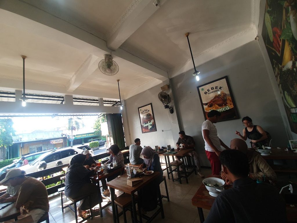 Review Pengunjung Bebek Goreng Haji Slamet Jogja: Pengalaman yang Menggugah Selera Review Pengunjung Bebek Goreng Haji Slamet Jogja: Pengalaman yang Menggugah Selera