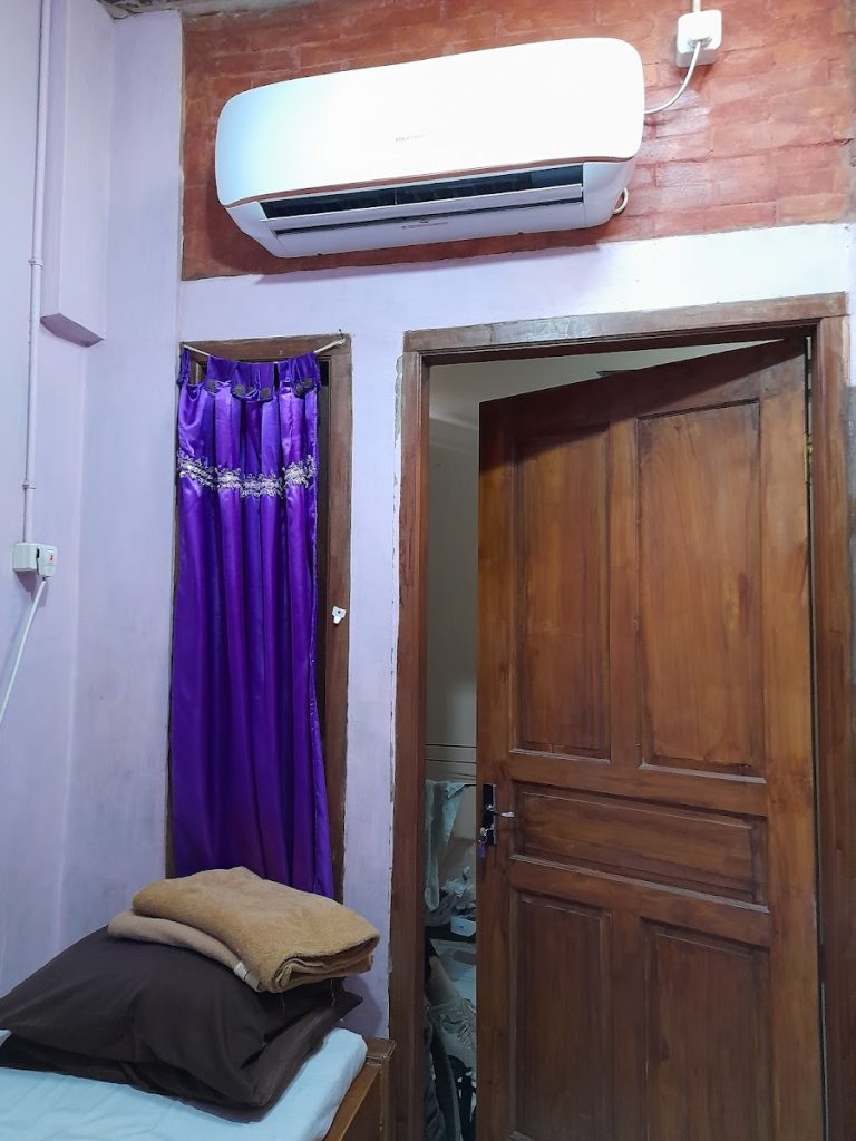 Ragam Tipe Kamar dan Tarif yang Bersahabat Deep Purple Homestay Ragam Tipe Kamar dan Tarif yang Bersahabat Deep Purple Homestay