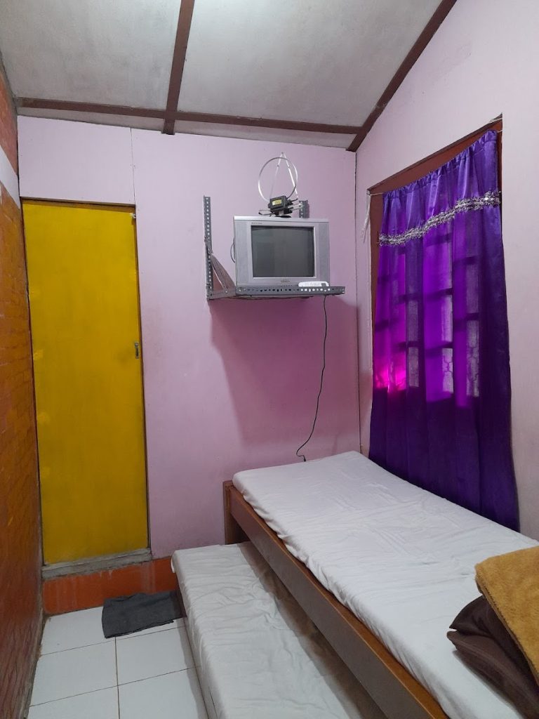 Kamar-kamar di Deep Purple Homestay juga dikenal bersih dan terawat. Kamar-kamar di Deep Purple Homestay juga dikenal bersih dan terawat.
