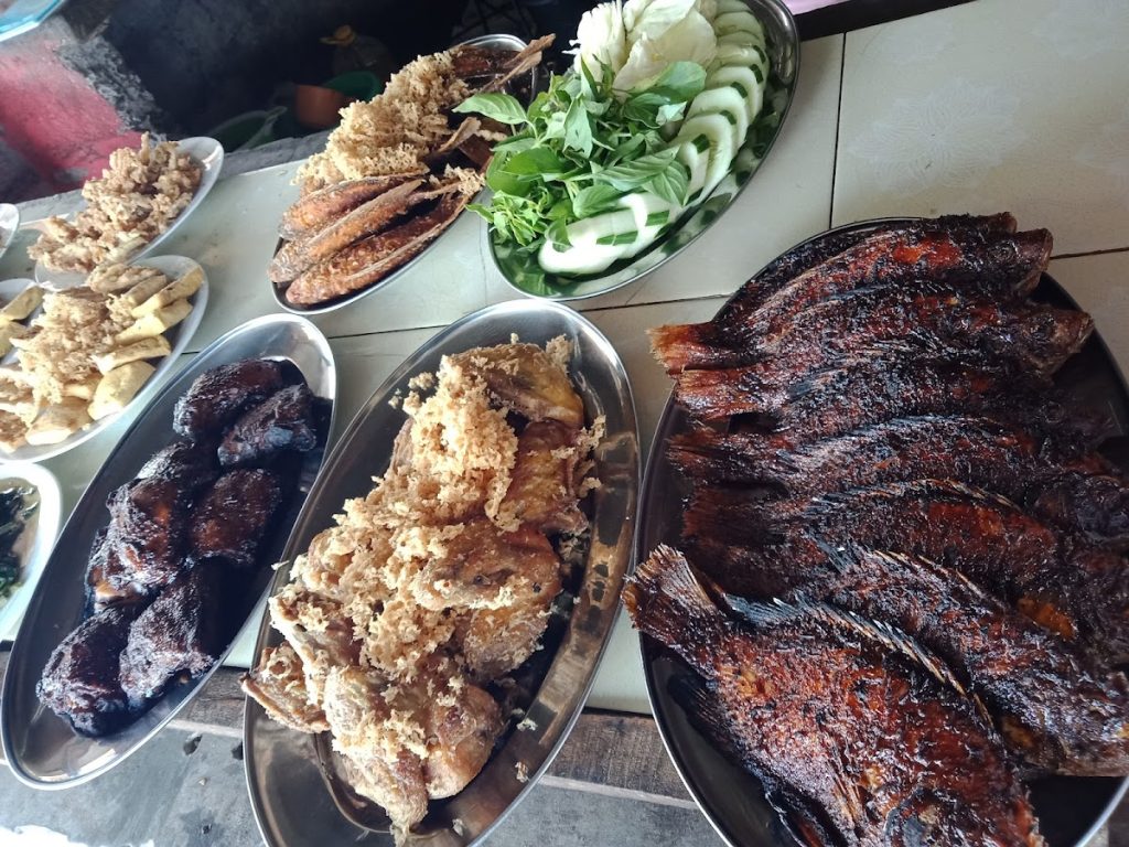 Ragam Menu Khas Jawa Rumah Makan Gubug Ndeso Bantul yang Menggoda Selera Ragam Menu Khas Jawa Rumah Makan Gubug Ndeso Bantul yang Menggoda Selera