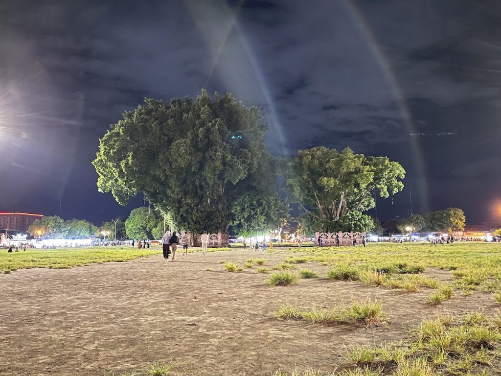 Jejak Sejarah Tradisi Masangin dan Alun-Alun Kidul Jejak Sejarah Tradisi Masangin dan Alun-Alun Kidul
