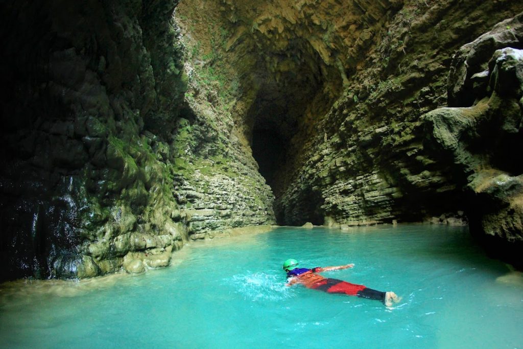 Mengenal Kalisuci Cave Tubing: Wisata Alam Petualangan yang Mempesona Mengenal Kalisuci Cave Tubing: Wisata Alam Petualangan yang Mempesona