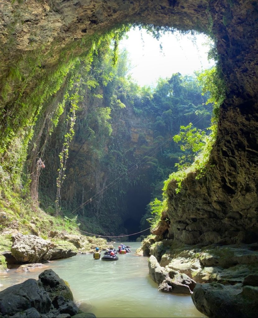 Kalisuci Cave Tubing juga dikelola secara profesional oleh komunitas lokal yang telah terlatih, sehingga keamanan dan kenyamanan wisatawan sangat diperhatikan. Kalisuci Cave Tubing juga dikelola secara profesional oleh komunitas lokal yang telah terlatih, sehingga keamanan dan kenyamanan wisatawan sangat diperhatikan.