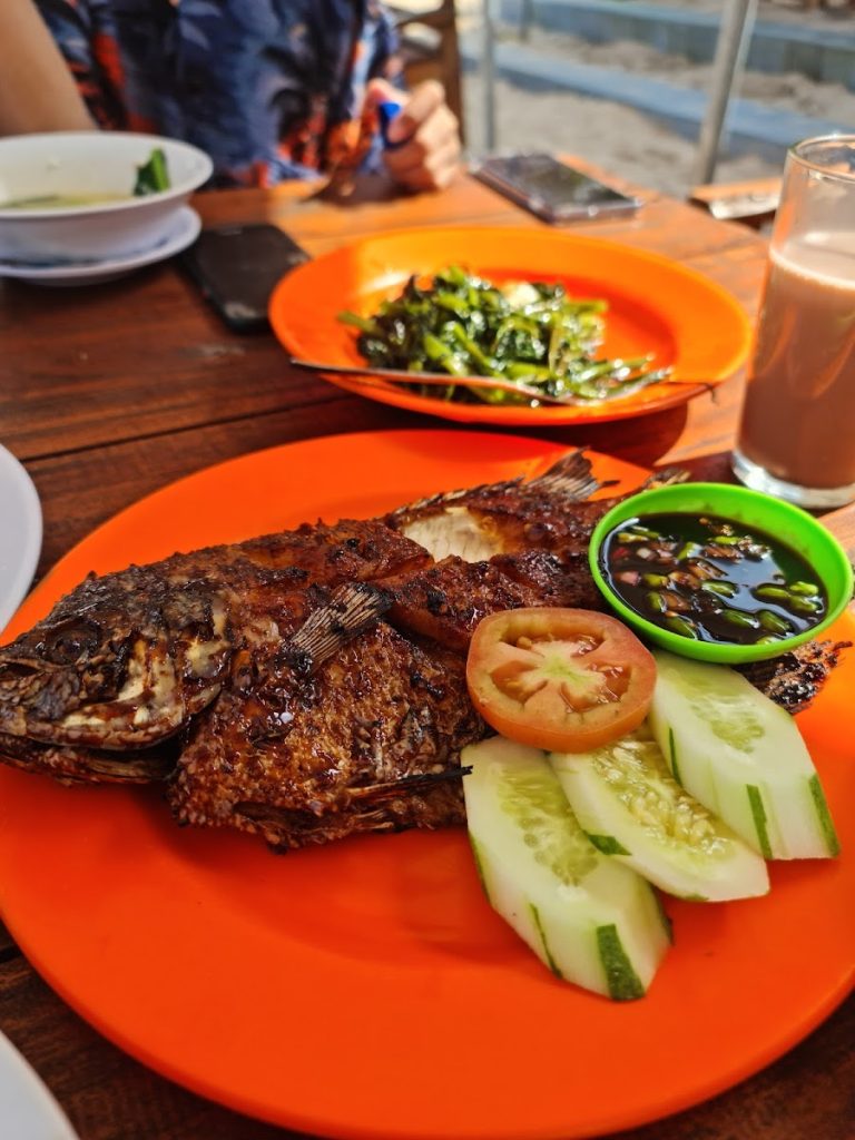 Indrayanti Resto menyajikan beragam pilihan menu yang memanjakan lidah, terutama bagi penggemar hidangan laut dan makanan khas Nusantara. Indrayanti Resto menyajikan beragam pilihan menu yang memanjakan lidah, terutama bagi penggemar hidangan laut dan makanan khas Nusantara.