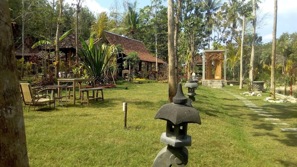 Suasana Alami dan Tradisional di Kampung Jelok Suasana Alami dan Tradisional di Kampung Jelok