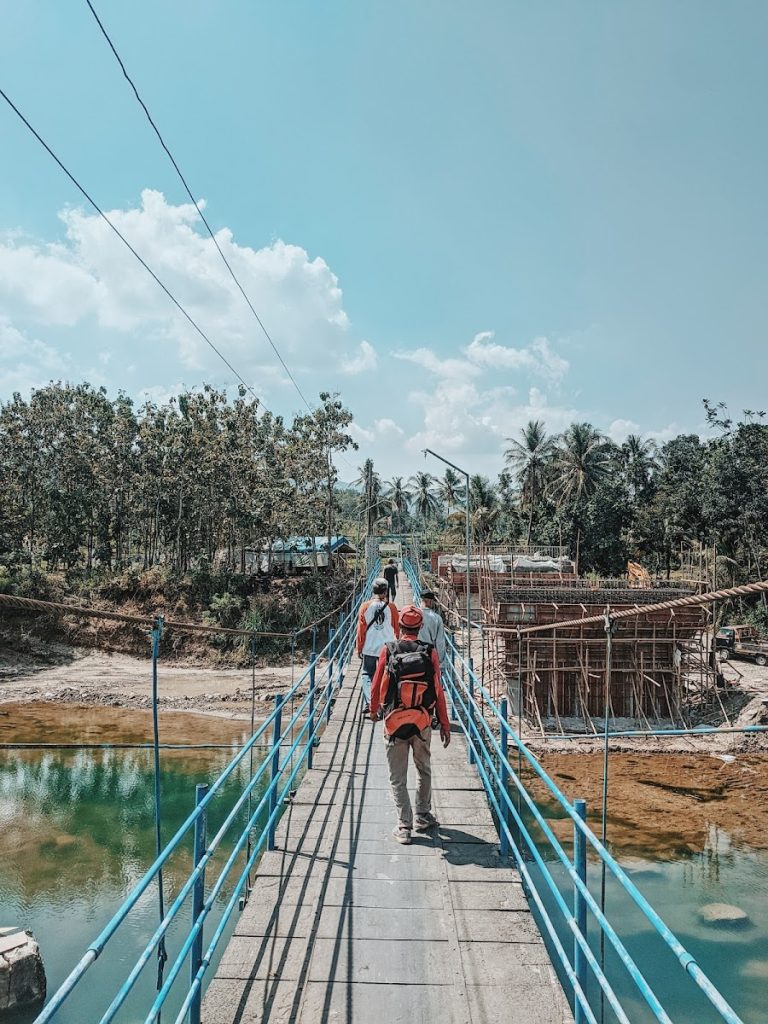 Kampung Jelok dikenal memiliki pendekatan wisata yang menggabungkan edukasi, petualangan, dan budaya dalam satu kawasan. Kampung Jelok dikenal memiliki pendekatan wisata yang menggabungkan edukasi, petualangan, dan budaya dalam satu kawasan.