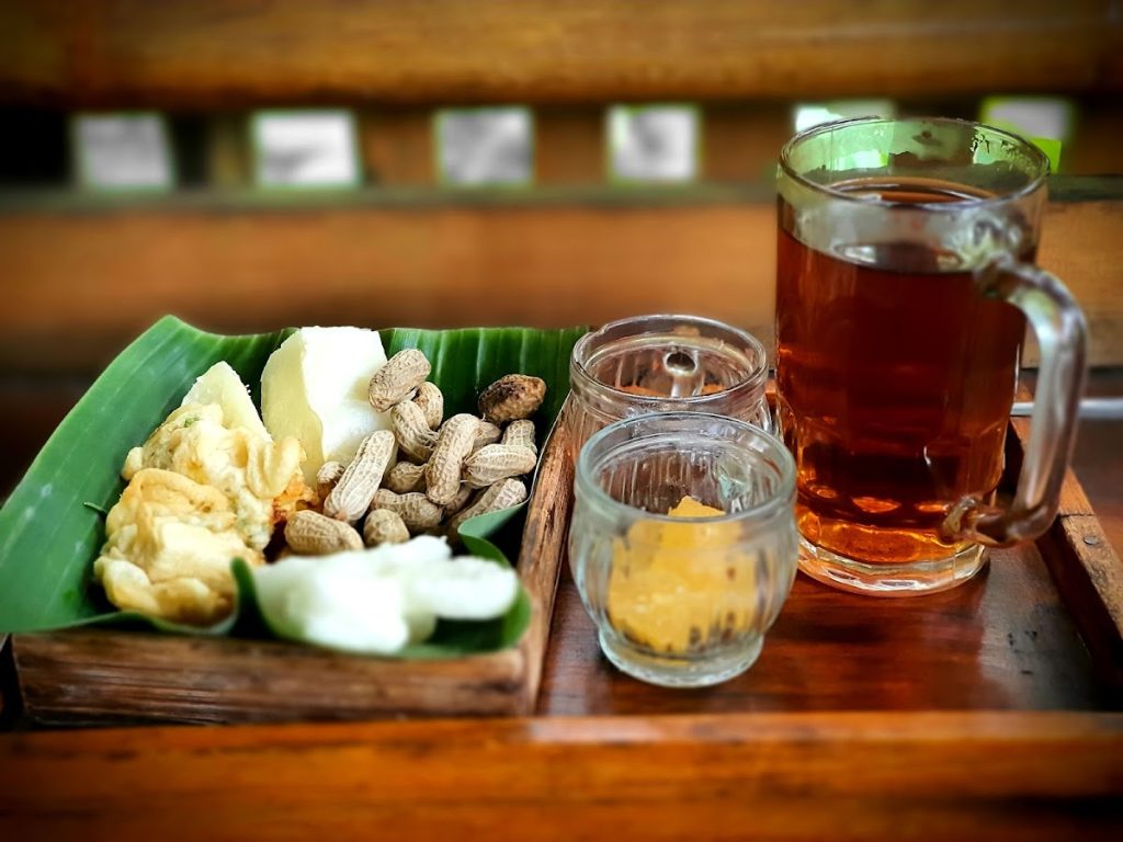 Kehadiran Kedai Kopi Menoreh Pak Rohmat memberikan dampak yang signifikan bagi masyarakat sekitar, khususnya dalam hal pemberdayaan ekonomi lokal. Kehadiran Kedai Kopi Menoreh Pak Rohmat memberikan dampak yang signifikan bagi masyarakat sekitar, khususnya dalam hal pemberdayaan ekonomi lokal.