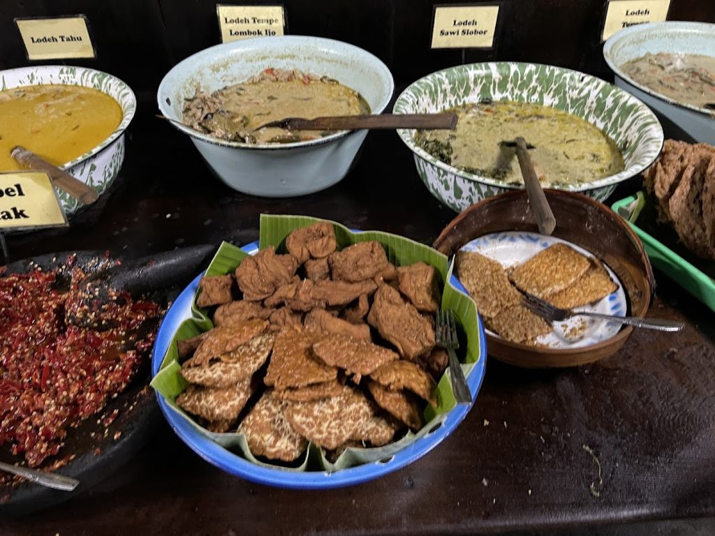 Menu Lauk dan Makanan di Kopi Klotok Jogja Menu Lauk dan Makanan di Kopi Klotok Jogja