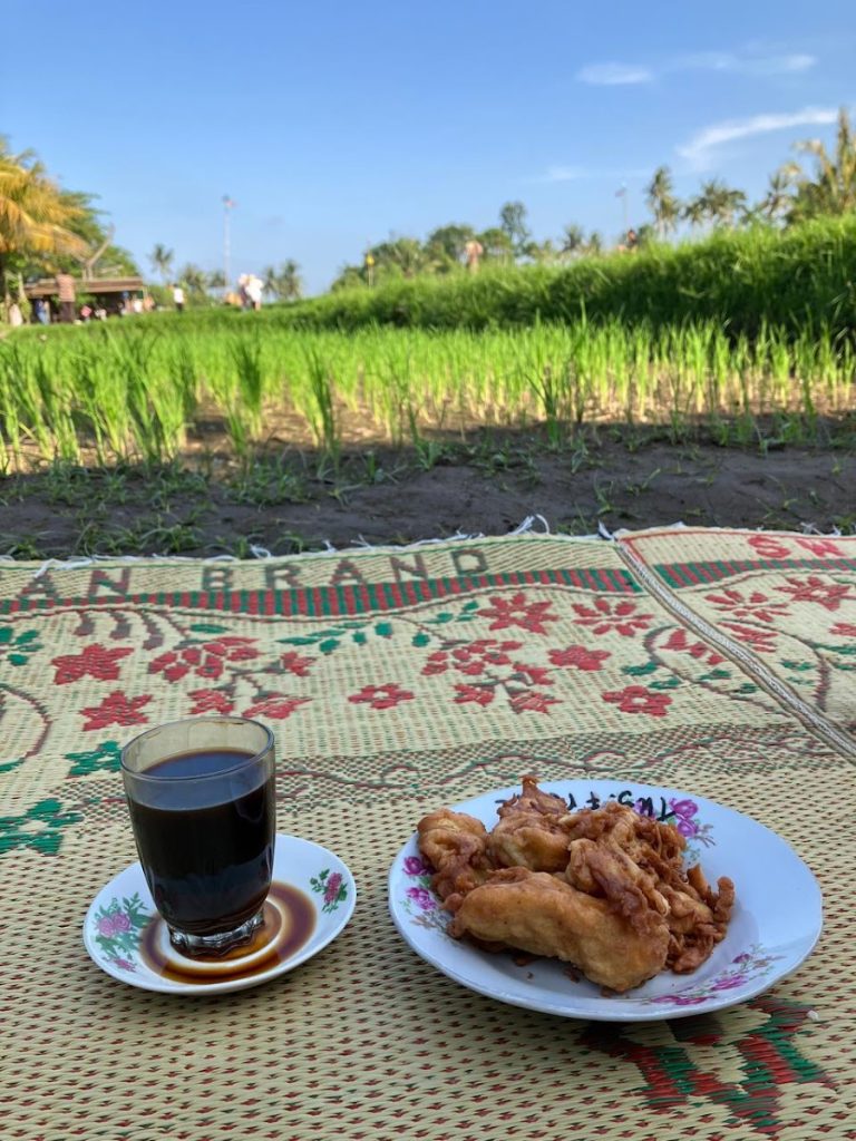 Keunikan utama dari Kopi Klotok terletak pada teknik penyajiannya yang berbeda dari mayoritas metode seduh modern. Keunikan utama dari Kopi Klotok terletak pada teknik penyajiannya yang berbeda dari mayoritas metode seduh modern.