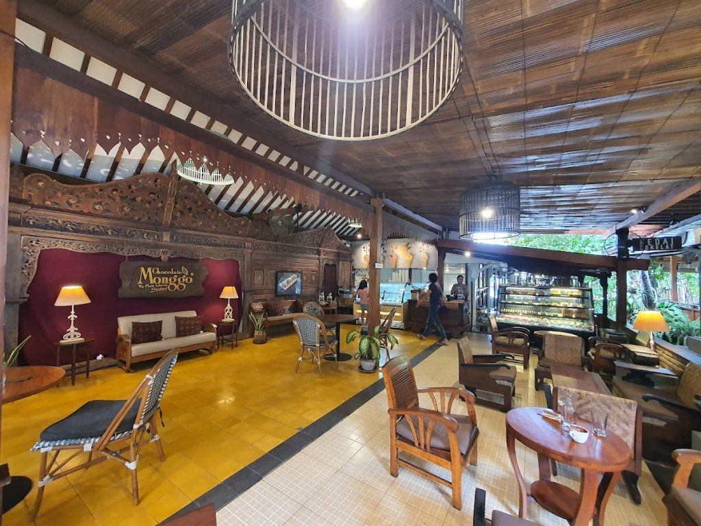 Tak hanya itu, museum juga menawarkan Chocolate Tasting Experience di mana pengunjung dapat mencicipi berbagai varian rasa cokelat buatan Monggo. Tak hanya itu, museum juga menawarkan Chocolate Tasting Experience di mana pengunjung dapat mencicipi berbagai varian rasa cokelat buatan Monggo.