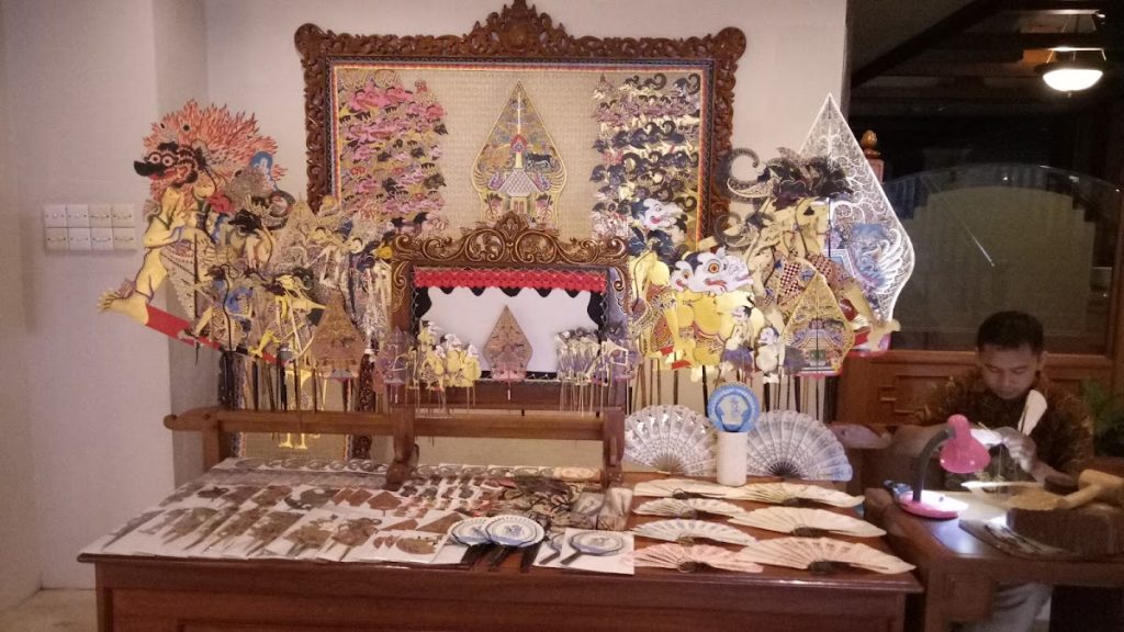 Proses Pembuatan Wayang Kulit: Dari Kulit hingga Tokoh yang Hidup di Layar