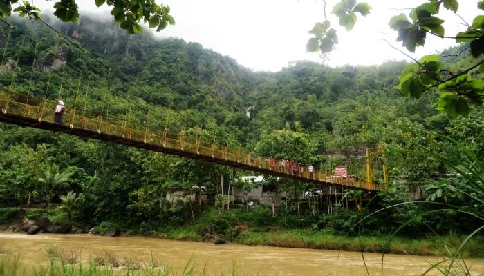 Jembatan Gantung Siluk: Ikon Perbukitan Imogiri yang Menawan dan Sarat Makna Jembatan Gantung Siluk: Ikon Perbukitan Imogiri yang Menawan dan Sarat Makna