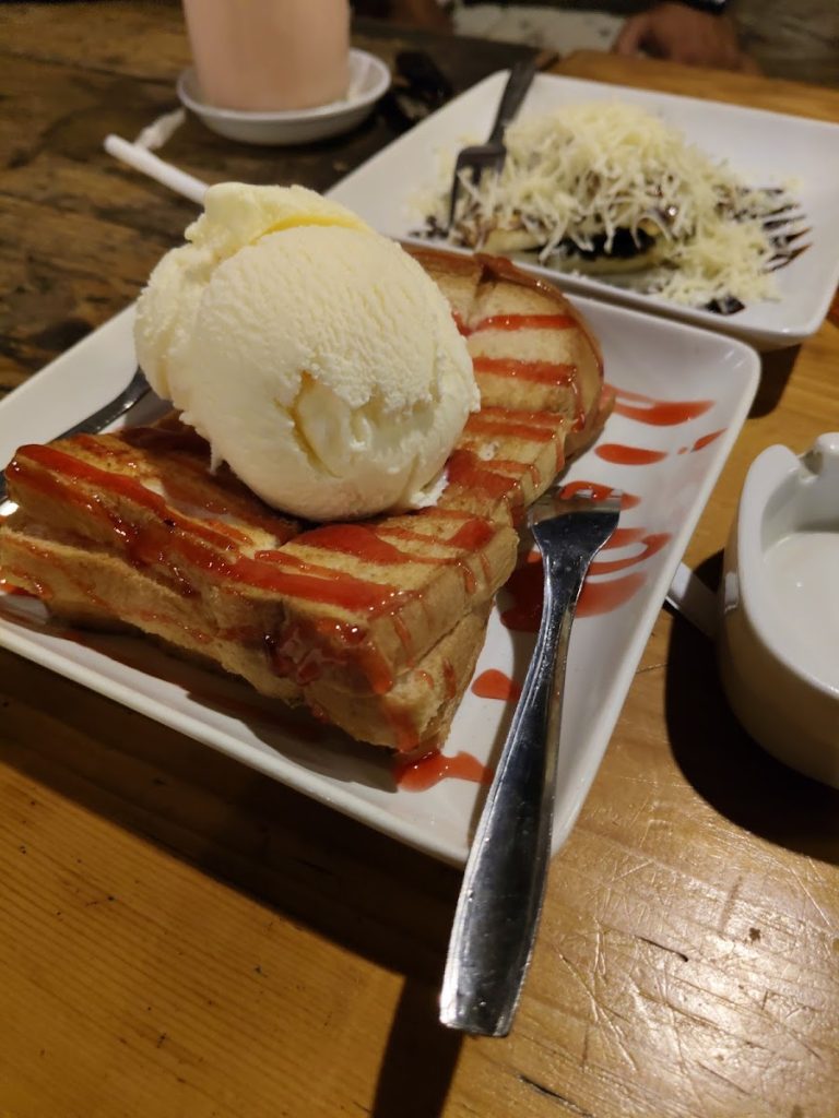 Selain minuman, tersedia juga aneka camilan ringan yang cocok menjadi teman saat menikmati susu di Djoeragan Susu Jalan Bantul Jogja. Selain minuman, tersedia juga aneka camilan ringan yang cocok menjadi teman saat menikmati susu di Djoeragan Susu Jalan Bantul Jogja.